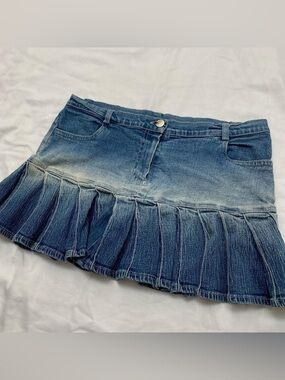 bebe Blue Faded Denim Pleated Mini Skirt